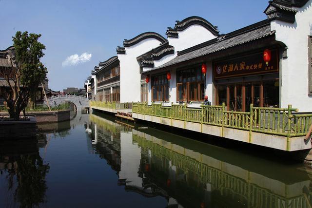 逃离违建房屋